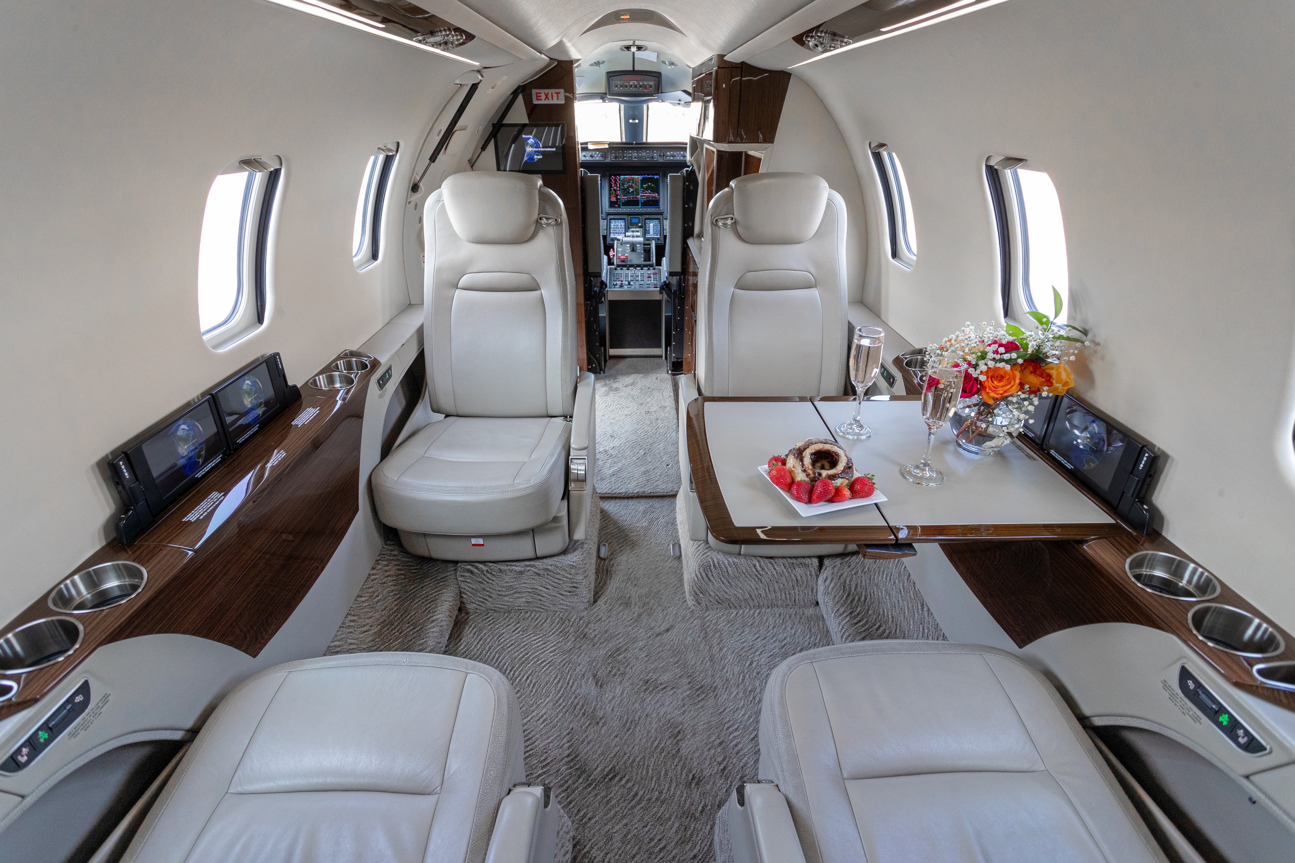 N735SF photo