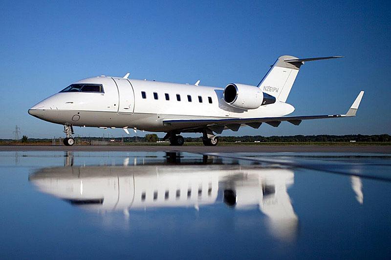 Bombardier Challenger 605 private jet