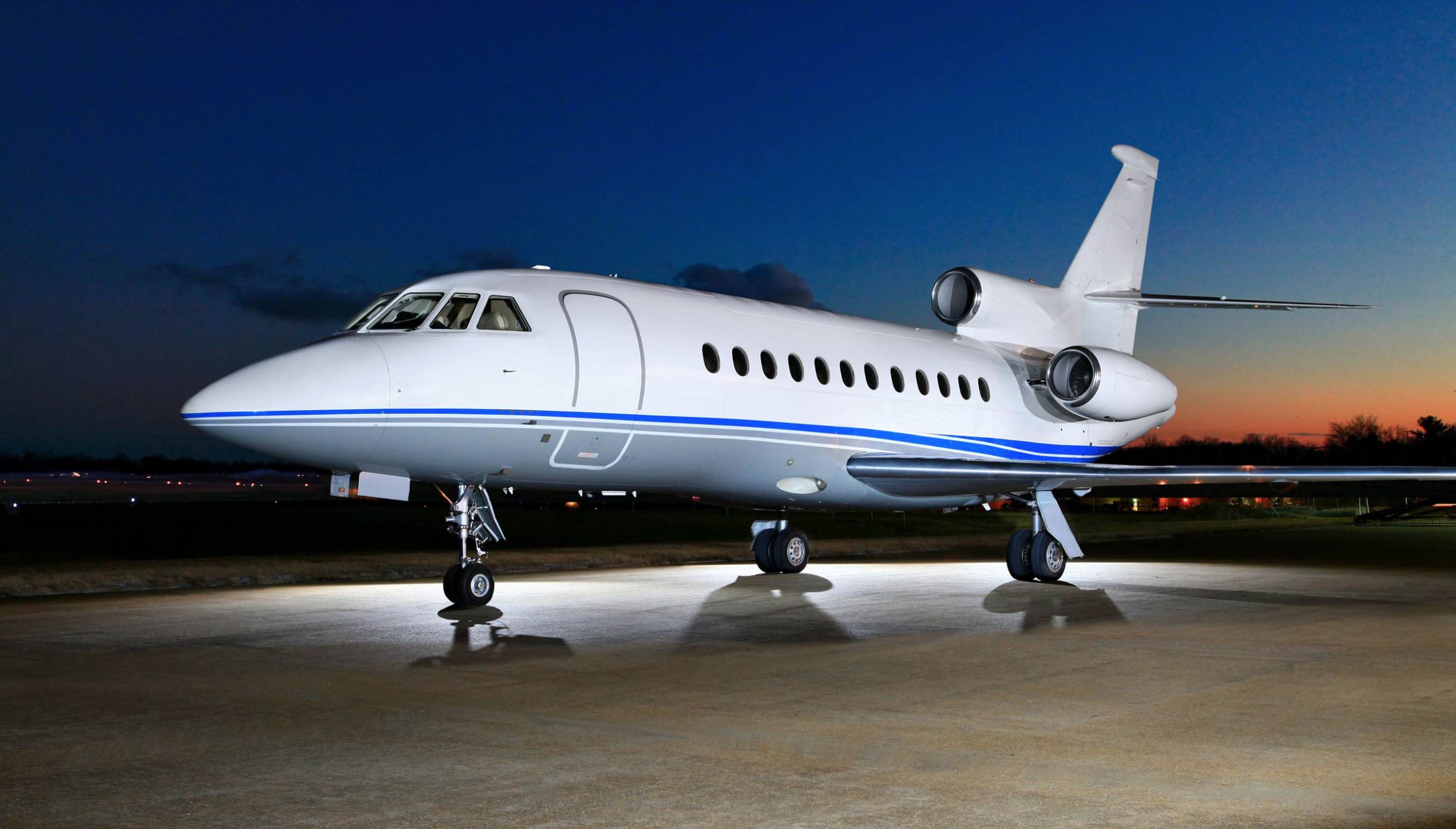 Falcon 900B private jet