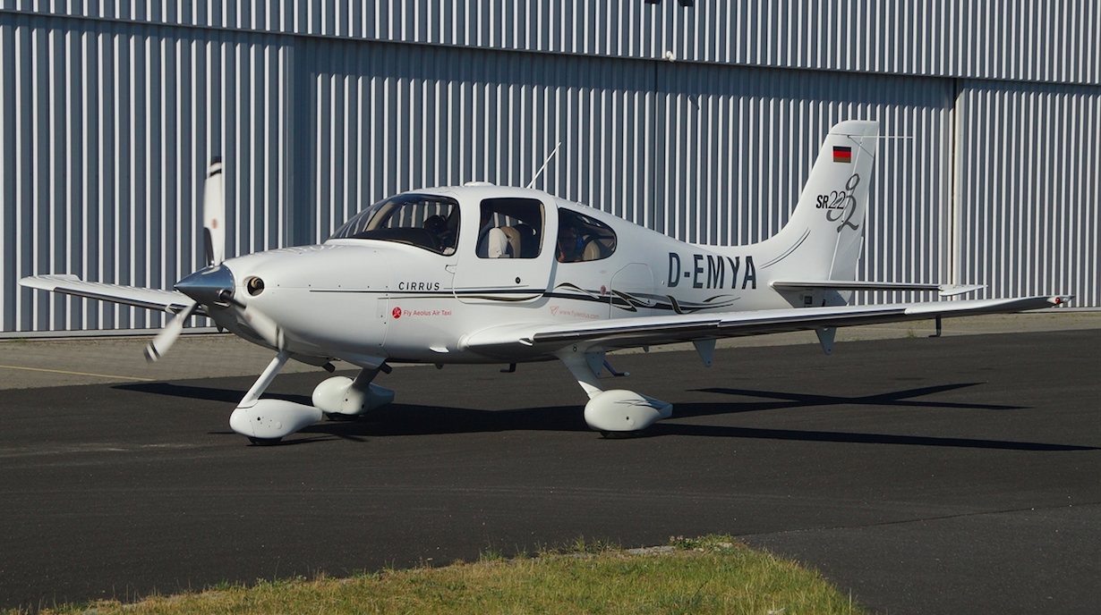 Cirrus SR22T G7 private jet