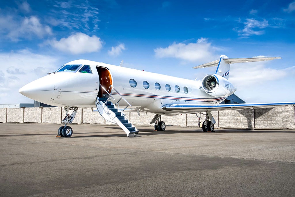 Gulfstream GIV private jet