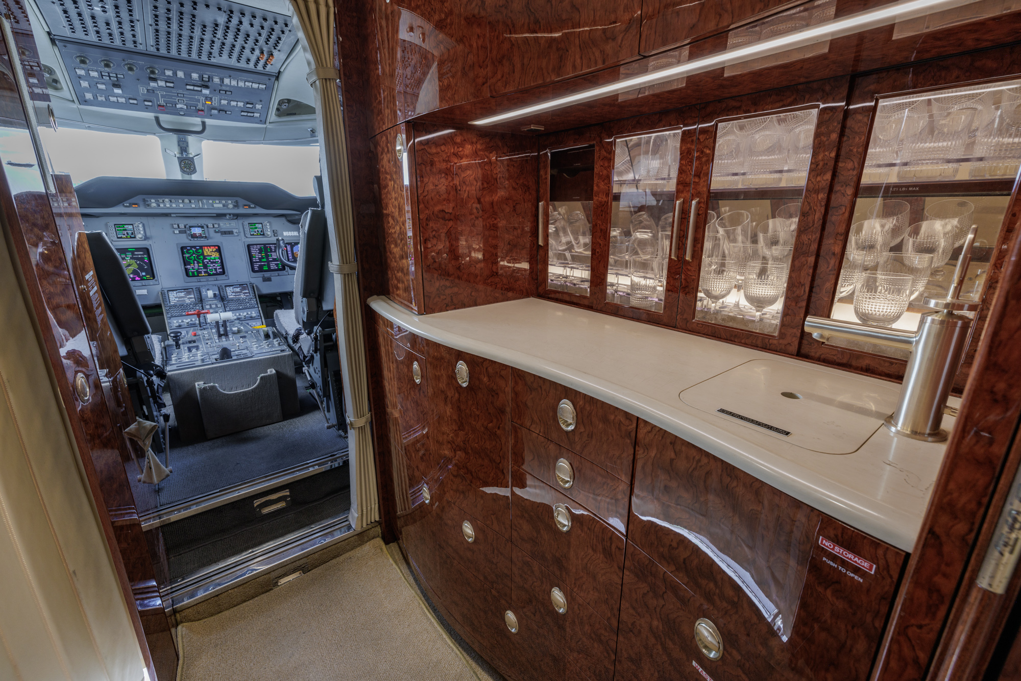 N688HL photo